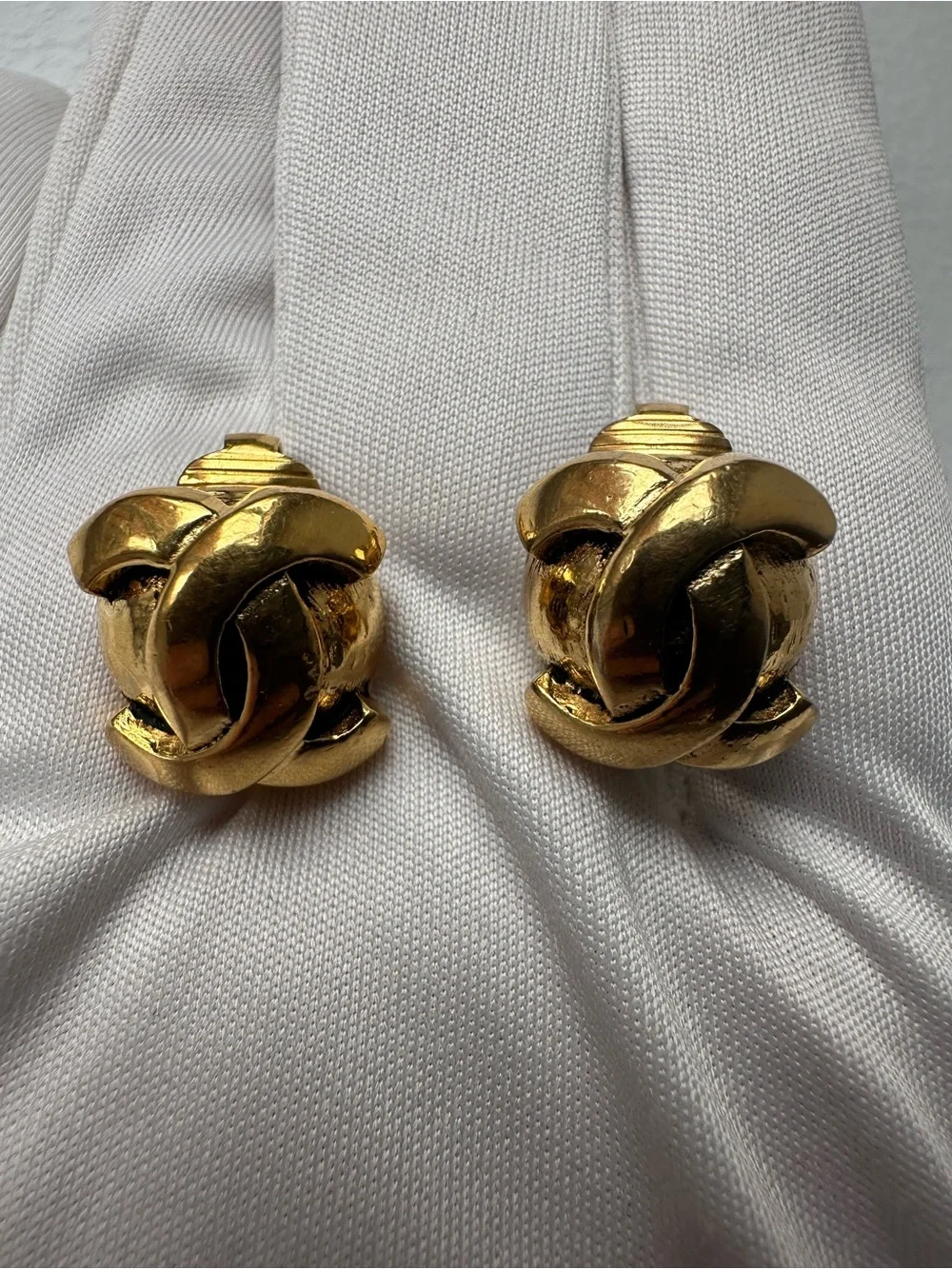 Authentic Vintage CHANEL Gold Plated CC Logo Clip-On Earrings – Made in France